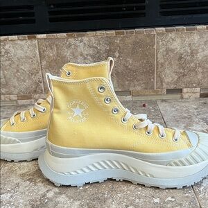 Converse Chuck 70 AT-CX  Platform Yellow High-Tops. Unisex Men’s 8.5, Women’s 10